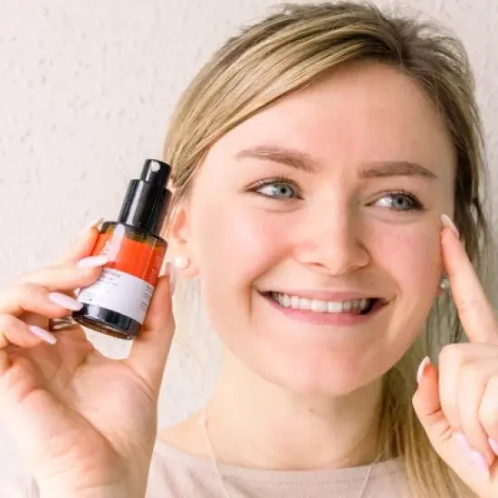 Beauty by Earth Hyperactive Anti-Aging Vitamin C Serum image {3}