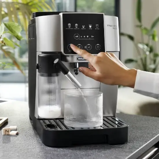 De'Longhi Magnifica Start Automatic Coffee Espresso Machine with Milk Frother image {1}