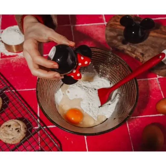 Silver Buffalo Disney Mickey and Minnie Mouse Ceramic Salt and Pepper Shakers | Set of 2 image {4}