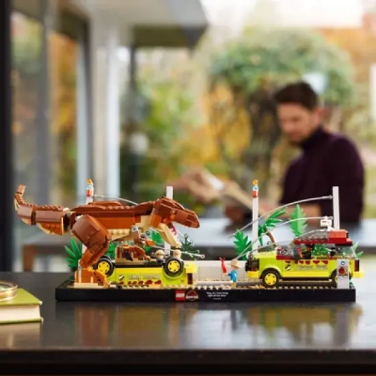 LEGO Jurassic Park T. rex Breakout Set 76956 image {5}