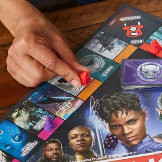 Monopoly: Marvel Studios' Black Panther: Wakanda Forever Game image {7}