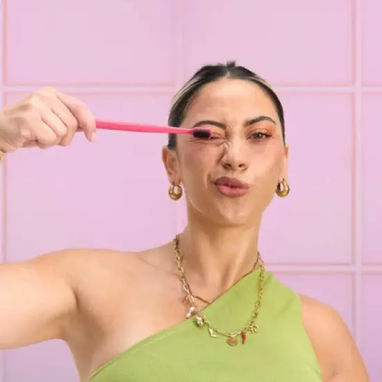 Grin 100% Recycled Toothbrush for Sensitive Teeth and Gums - Soft - Fuschia image {2}