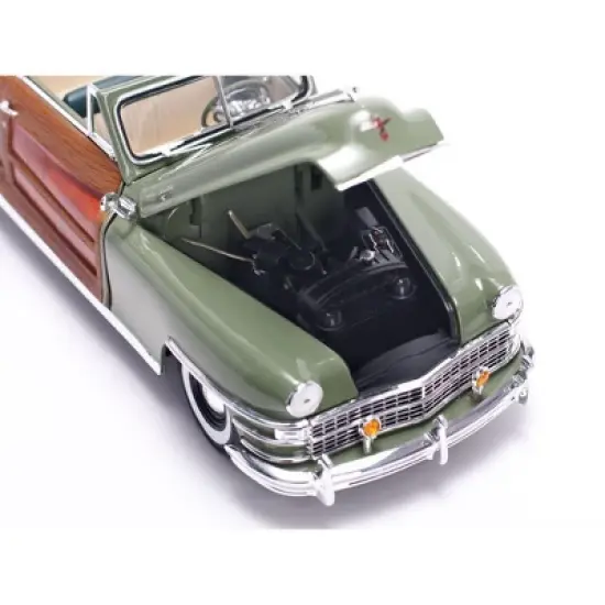 1948 Chrysler Town & Country Heather Green 1/18 Diecast Model Car by Sunstar image {2}