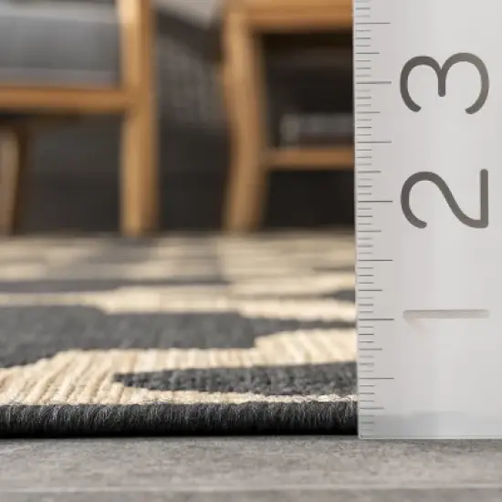 nuLOOM Shiloh Geometric Star Indoor and Outdoor Area Rug image {2}