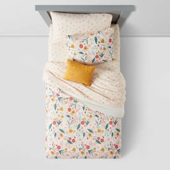 In the Garden Kids' Bedding Set with Sheets - Pillowfort&trade; image {2}