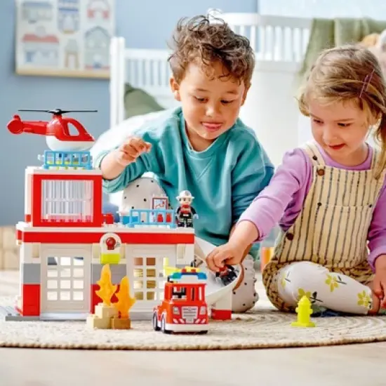 LEGO DUPLO Fire Station & Helicopter Toy Playset 10970 image {2}