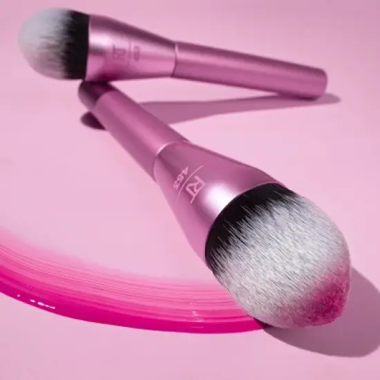 Real Techniques Power Pigment Blush Makeup Brush image {5}