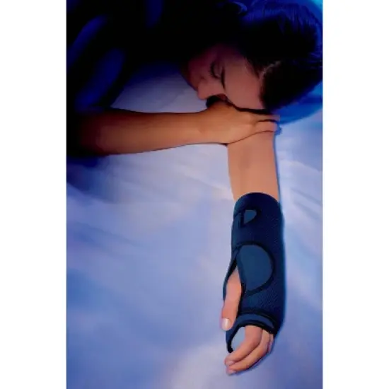 FUTURO Night Wrist Support, Adjustable Sleeping Wrist Brace - 1pk image {8}