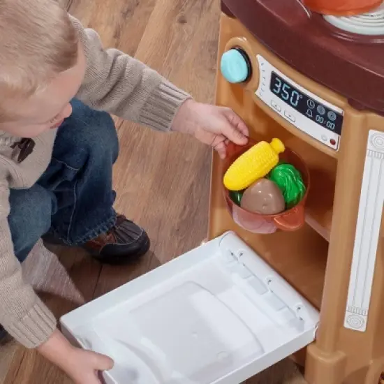 Step2 Fun with Friends Kitchen image {9}