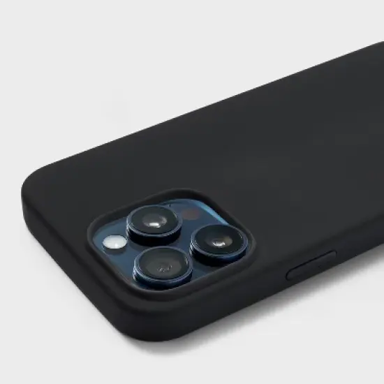 Apple iPhone 15 Pro Max Silicone Case with MagSafe - heyday&trade; image {2}