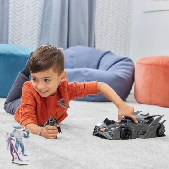 DC Comics Crusader Batmobile with Action Figure image {3}