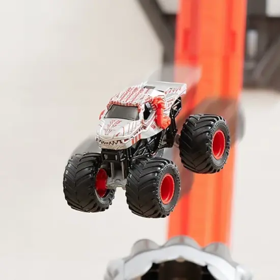 Monster Jam 1:64 Scale ThunderRoarus Playset image {2}