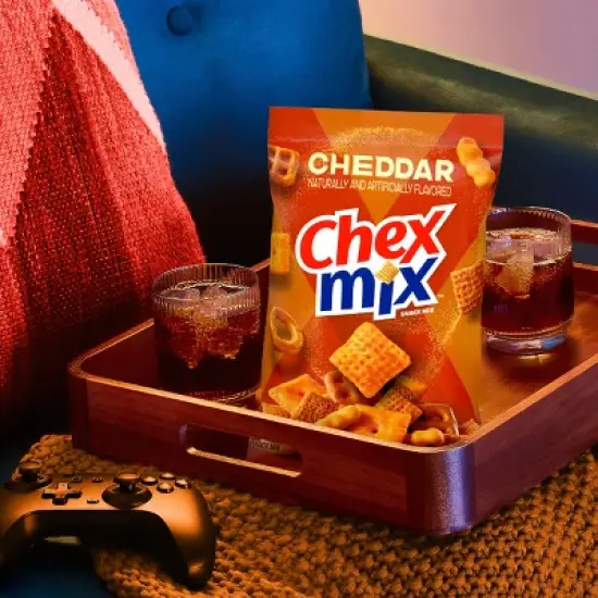 Chex Mix Cheddar Large - 13.5oz image {4}