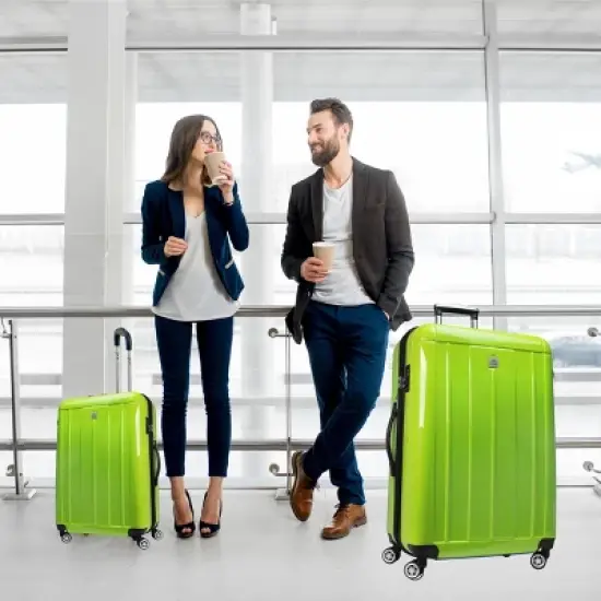 World Traveler Contour 24-Inch Lightweight Polycarbonate Hardside Expandable Spinner Luggage with TSA Lock image {8}