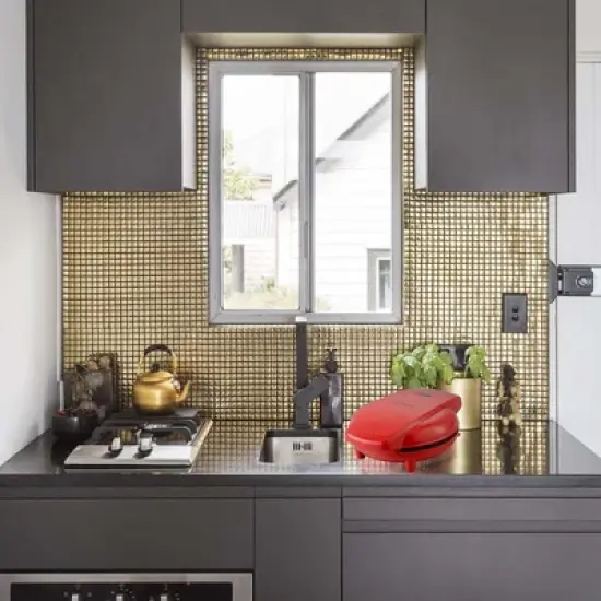 Courant 7-inch Personal Griddle and Pizza Maker image {2}