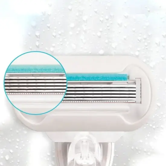 Venus Deluxe Smooth Sensitive Women's Razor Blade Refills image {1}