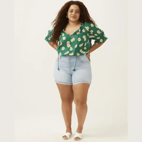 Molly & Isadora Women's Light Wash Rolled Hem Short image {2}