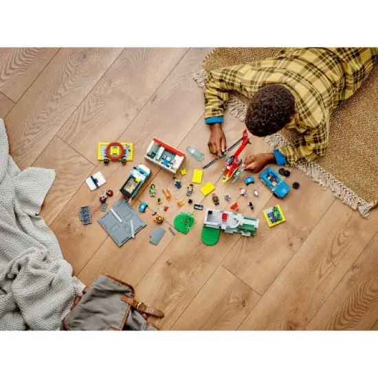 LEGO City Police Emergency Vehicles HQ Building Set 60371 image {4}