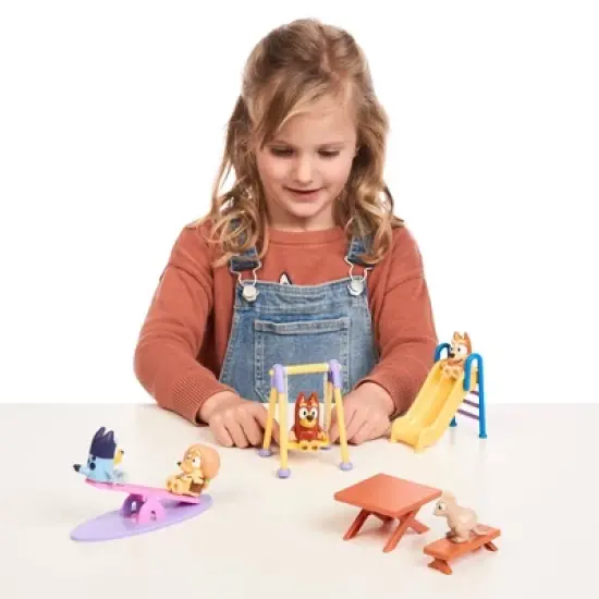 Bluey Deluxe Park Themed Playset image {7}
