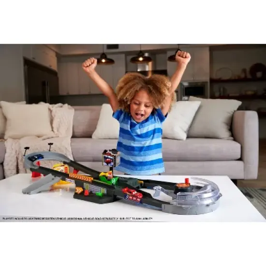 Disney and Pixar Cars Piston Cup Action Speedway Playset image {1}