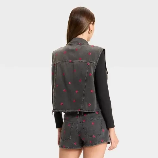 Women's Denim Oversized Trucker Vest - Wild Fable&trade; Black Wash image {1}