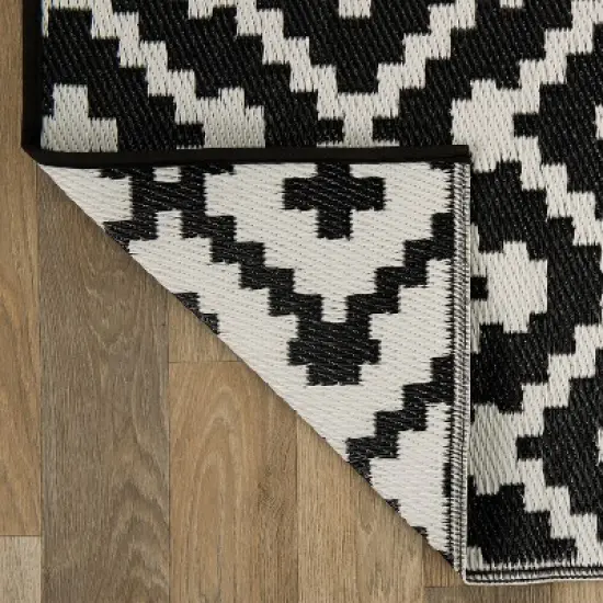 World Rug Gallery Trellis Geometric Reversible Plastic Outdoor Rugs image {3}