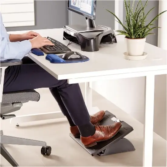 Fellowes Adjustable Locking Footrest w/Microban 17 1/2 x 13 1/8 x 5 5/8 Black/Silver 8035001 image {4}