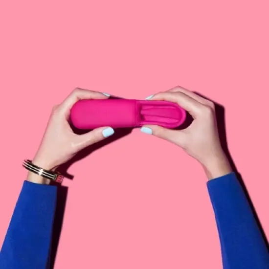 Intimina Ziggy Reusable Menstrual Cup with Flat-fit image {6}