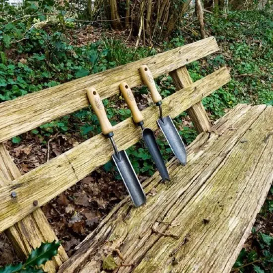 Tierra Garden Transplant Trowel image {5}