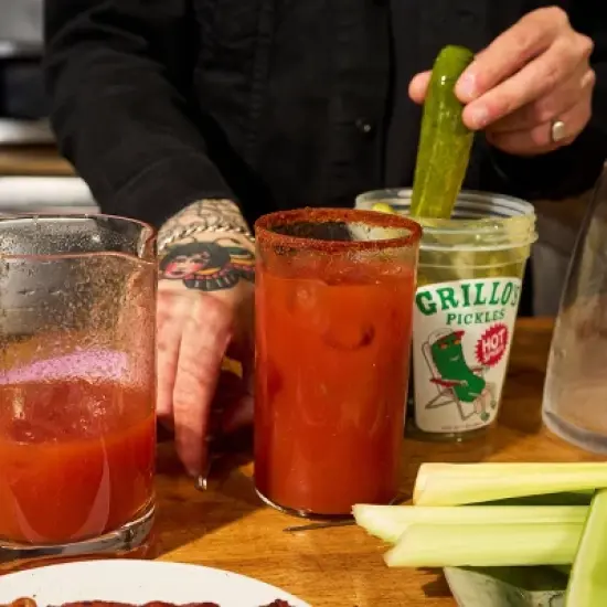 Grillo's Pickles Hot Dill Pickle Spears - 32 fl oz image {7}