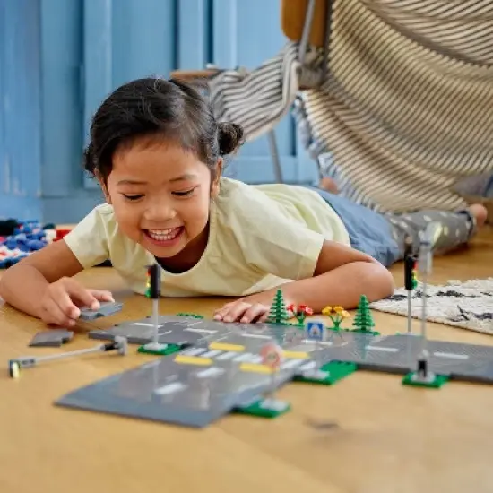 LEGO City Road Plates Building Set with Traffic Lights 60304 image {2}