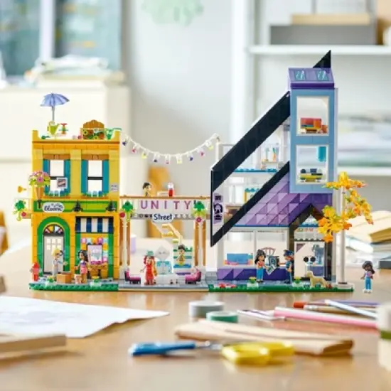 LEGO Friends Downtown Flower and Design Stores Set 41732 image {5}
