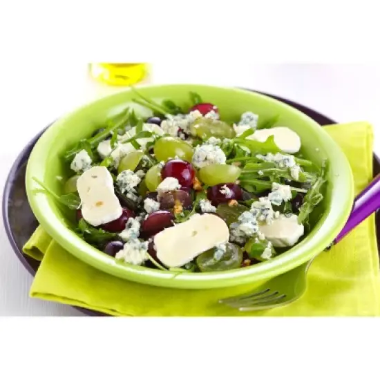 Fresh Organic Red Seedless Grapes - 1.5lbs image {1}