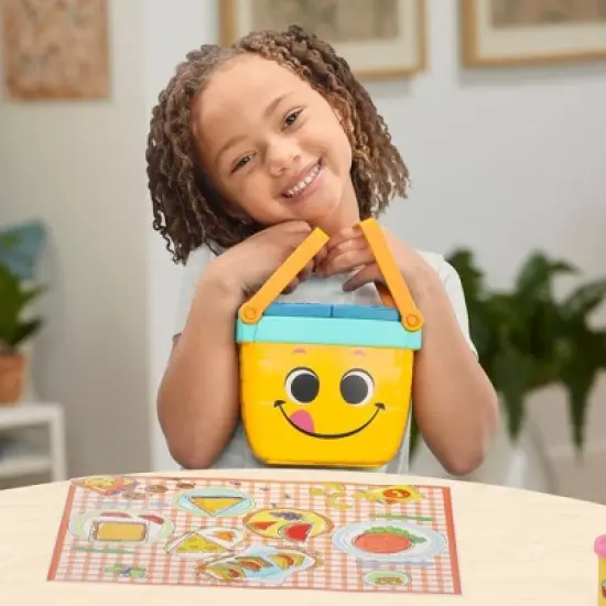 Play-Doh Picnic Shapes Starter Set image {4}