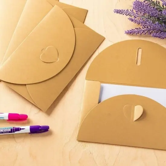 Juvale 24-Pack Craft Envelopes with Heart Clasps, Blank Postcard Included, Shimmer Gold, 6.8" x 4.3" image {1}