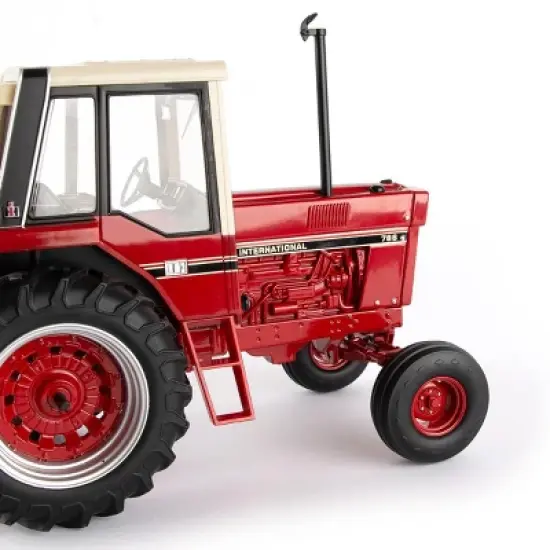 1/16 International Harvester 786 With Cab, ERTL Prestige Collection 44220 image {5}