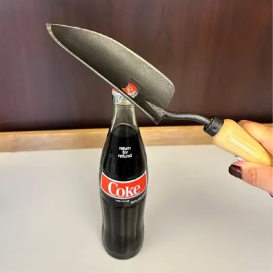 Bottle Opener Trowel &ndash; 2-in-1 Gardening Tool with Integrated Bottle Opener for Convenient Outdoor Use image {3}
