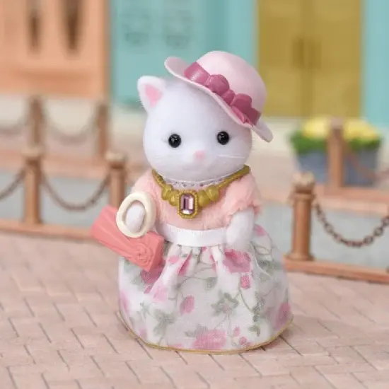 Calico Critters Persian Cat Fashion Playset image {2}