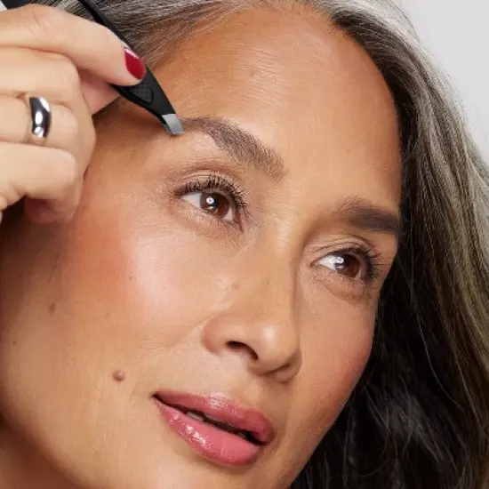 Revlon Comfort + Control Tweezer - Black image {5}