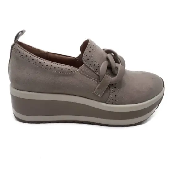 Mad Love Women's Maryanne Platform Loafers image {1}