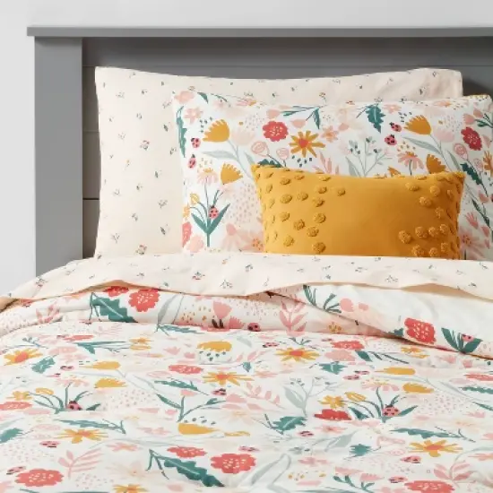 In the Garden Kids' Bedding Set with Sheets - Pillowfort&trade; image {7}