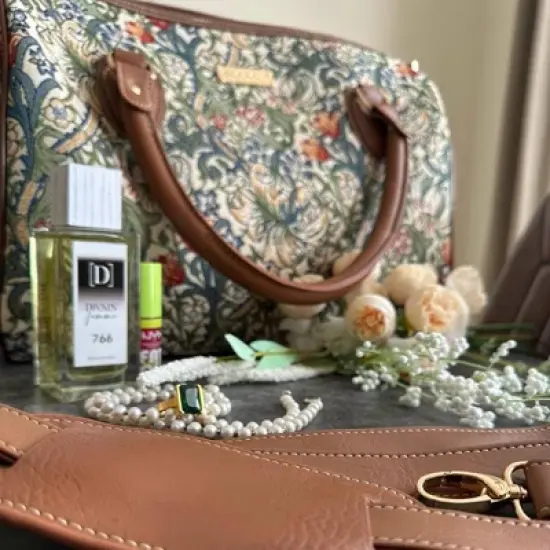 Signare USA William Morris Golden Lily Green Travel Bag image {5}