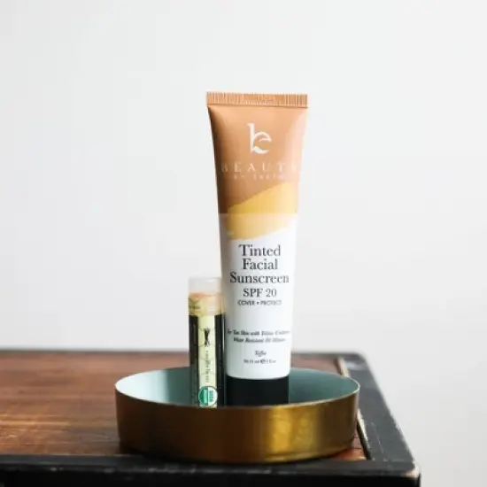 Beauty by Earth Tinted Facial Sunscreen SPF 20 image {8}