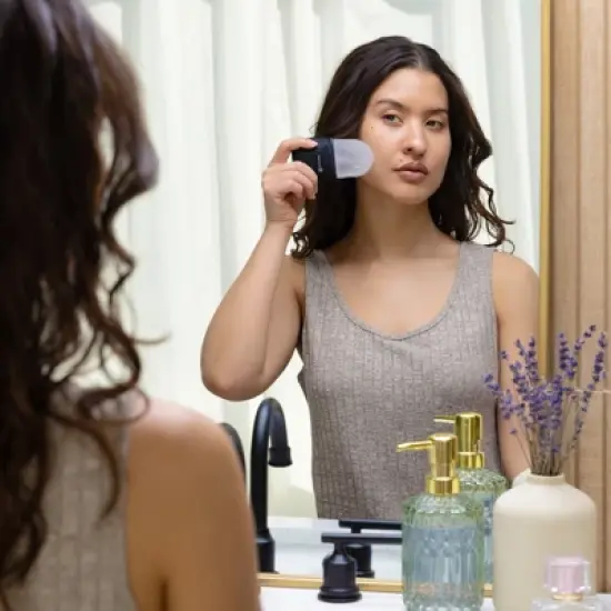 Ice Roller for Face & Under-Eyes, Facial Skin Icing Tool, Silicone Ice Mold, Helps Shrink Pores, Soothe Skin & Refresh Appearance, M3, 1ct image {4}