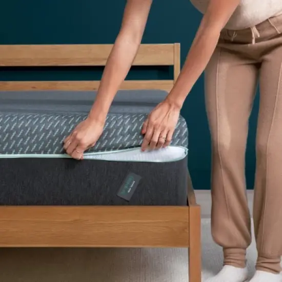 Tuft & Needle 12" The Mint Hybrid Mattress image {7}