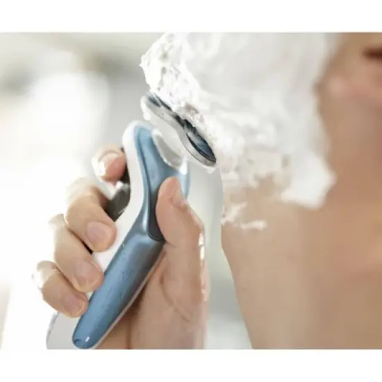 Philips Norelco 7500 for Sensitive Skin Wet & Dry Men's Rechargeable Electric Shaver - S7371/84 image {8}
