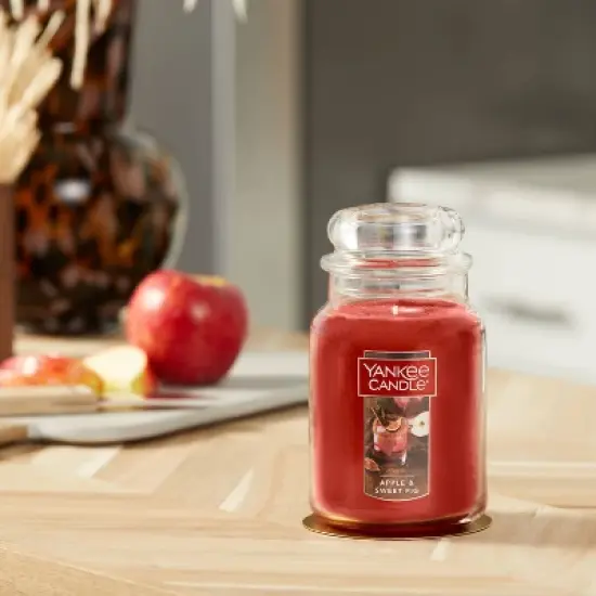 Apple and Sweet Fig 22oz Original Large Jar - Yankee Candle image {2}