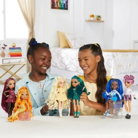 Rainbow High Mila Berrymore Fashion Doll image {6}