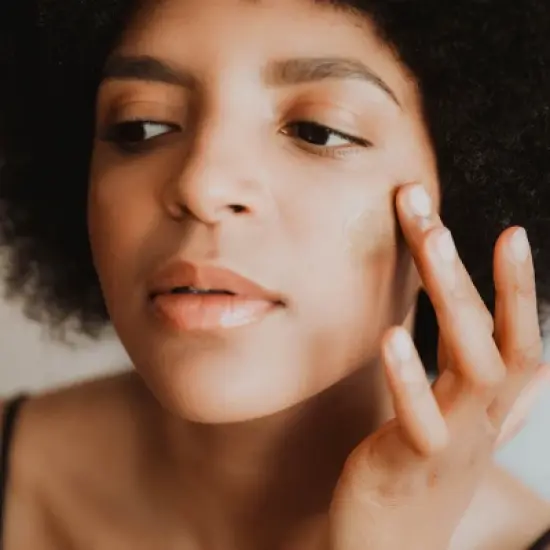 Beauty by Earth Tinted Facial Sunscreen SPF 20 image {6}