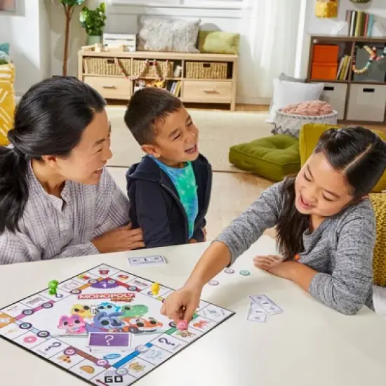 Monopoly Junior 2 Kids Board Games in 1 image {8}